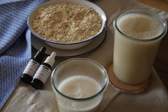 2 Gläser Hafermilch selbst gemacht aus Haferflocken