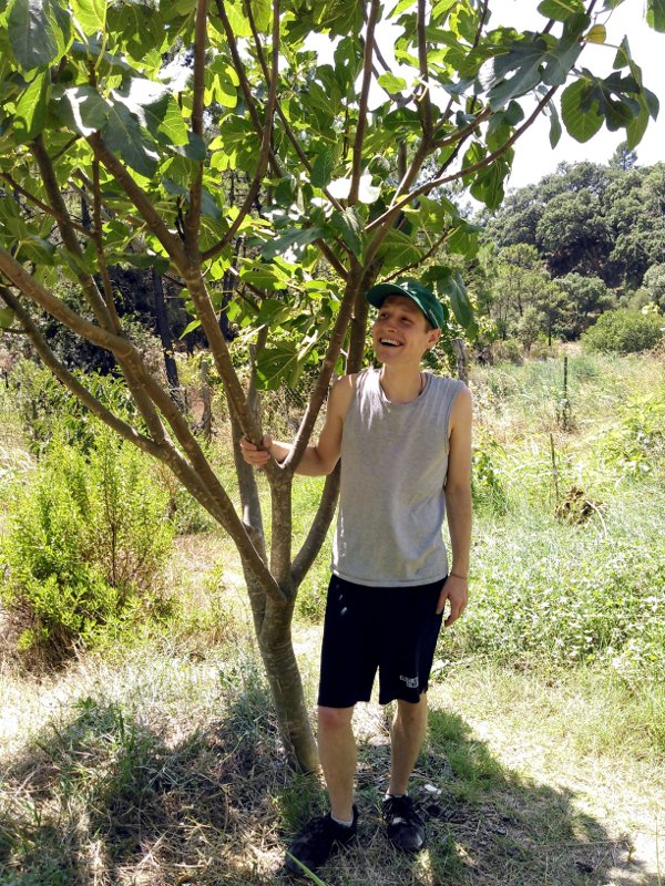 Benedikt auf der Permakultur Farm